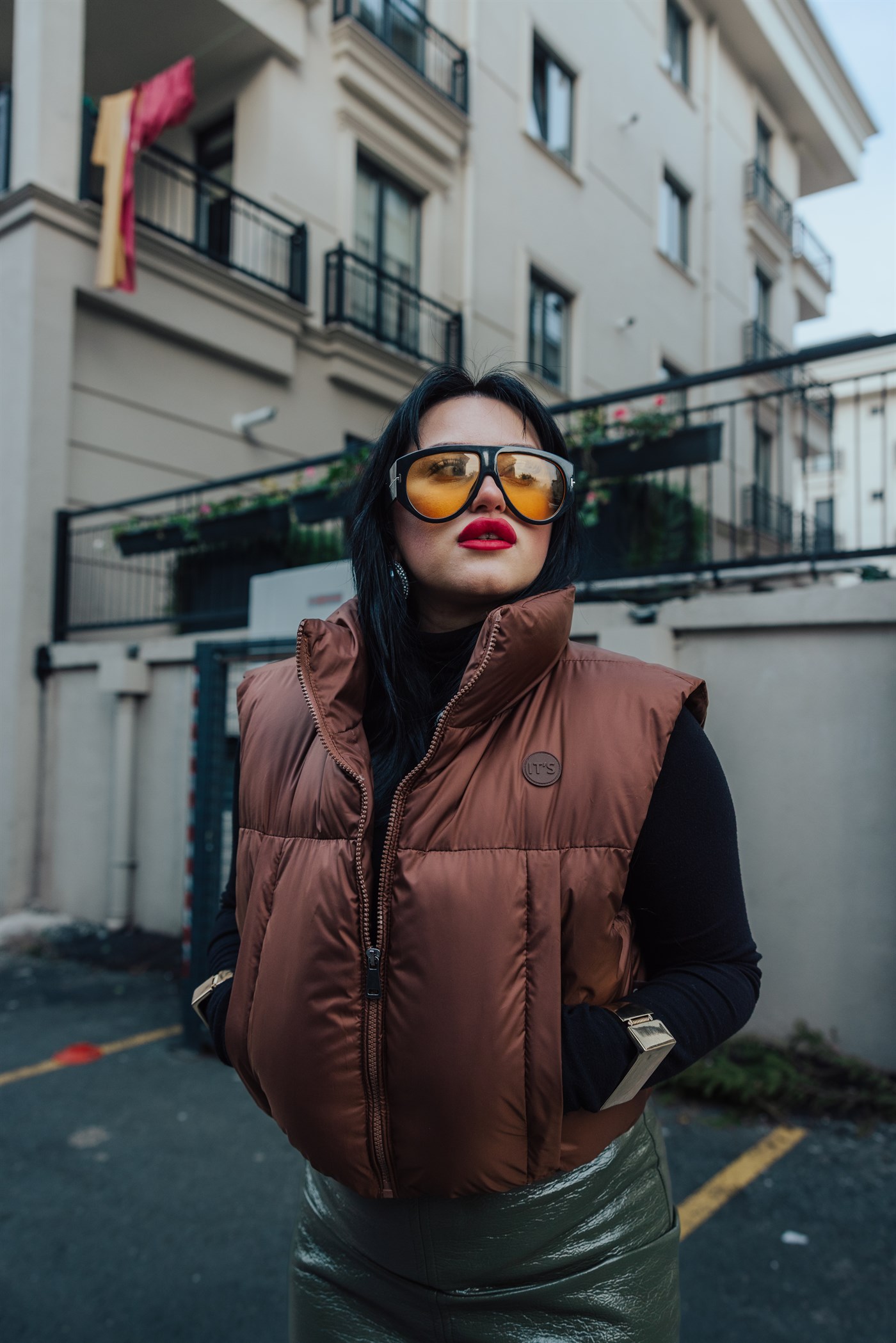 KISA ŞİŞME YELEK KAHVERENGİ