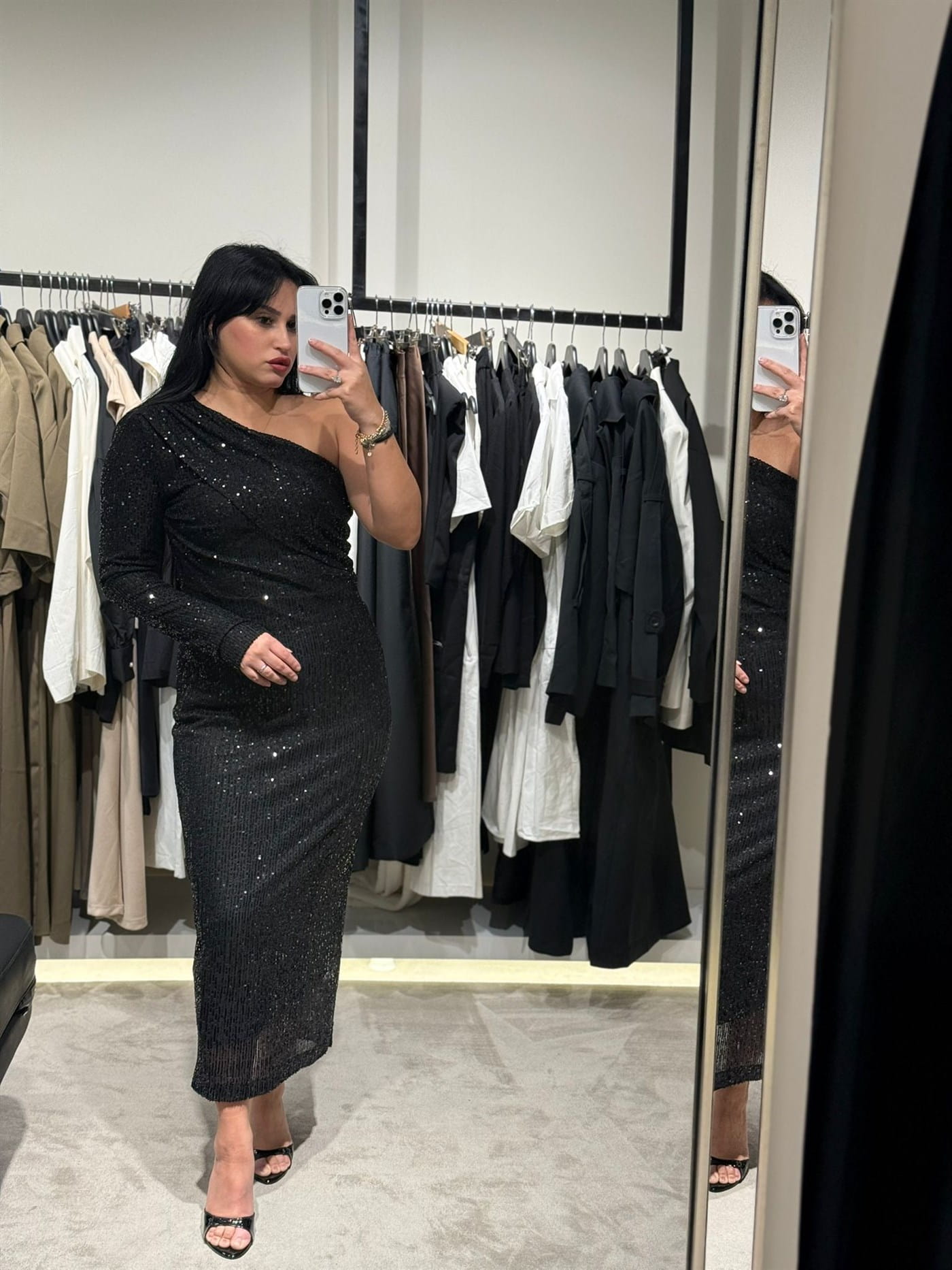 Payet Detay Siyah Elbise