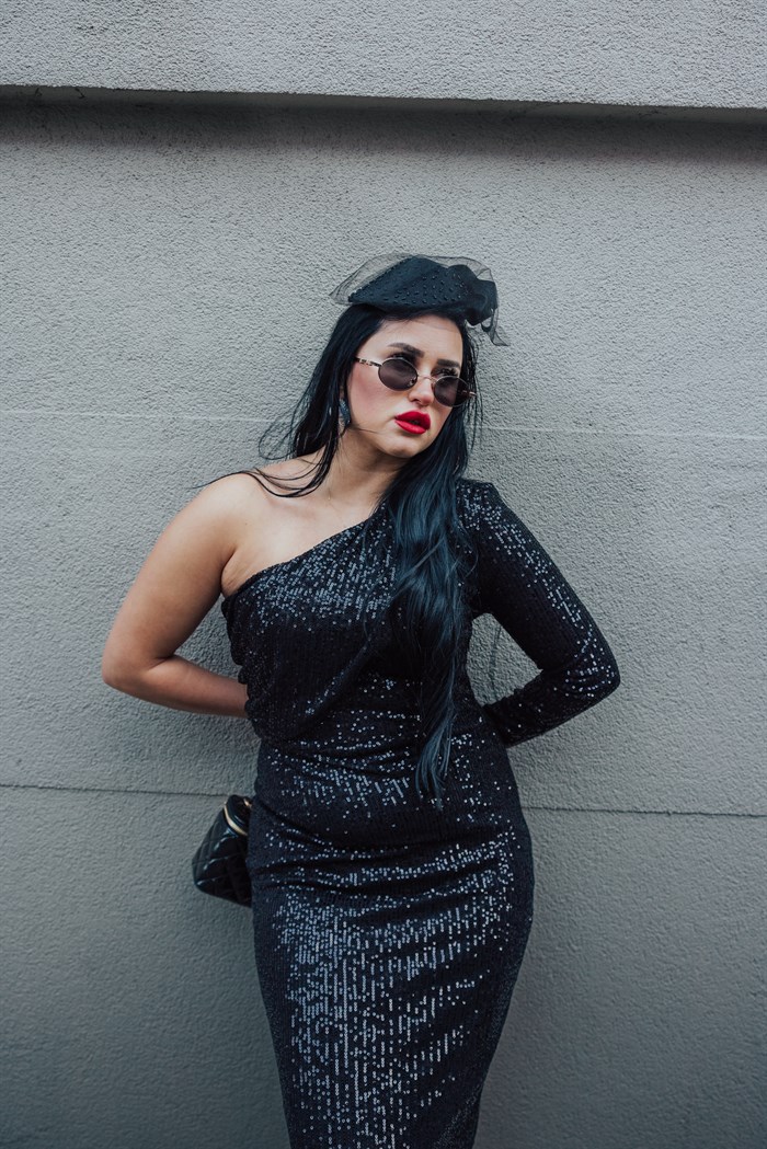 payet-detay-siyah-elbise_2.jpeg